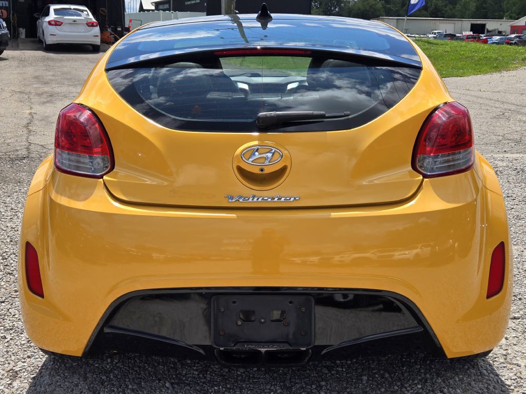 2015 Hyundai Veloster Image 6