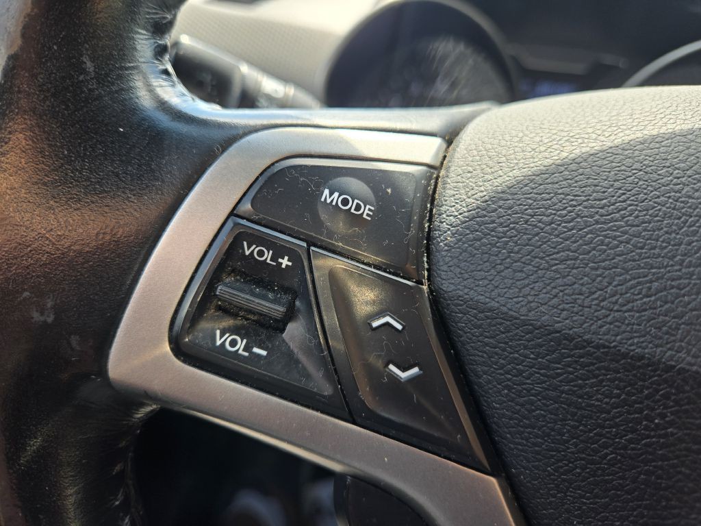 2015 Hyundai Veloster Image 17