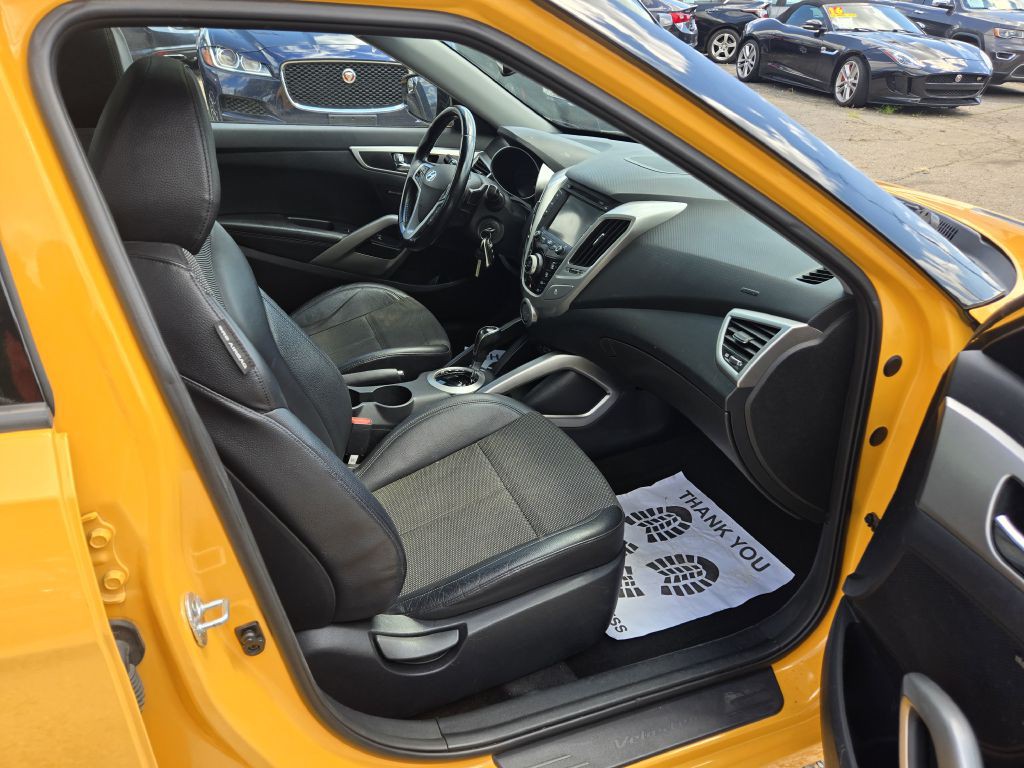 2015 Hyundai Veloster Image 21