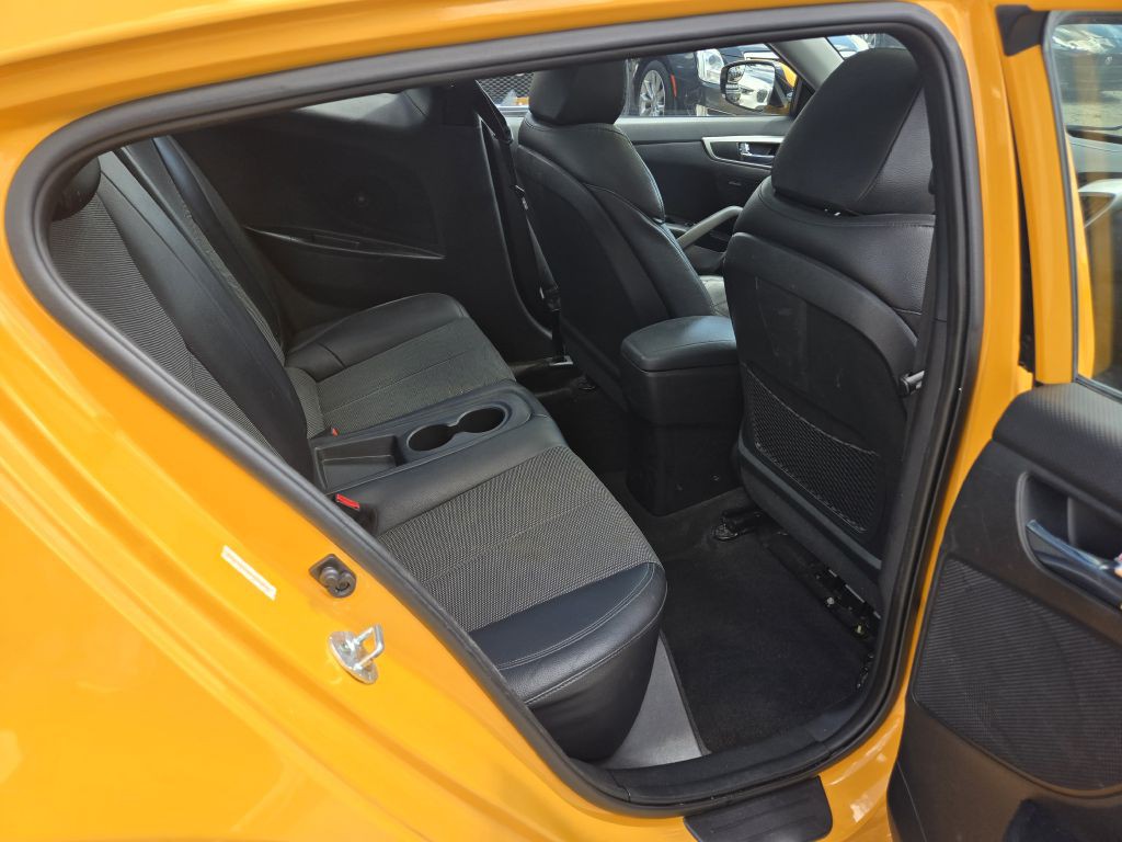 2015 Hyundai Veloster Image 23