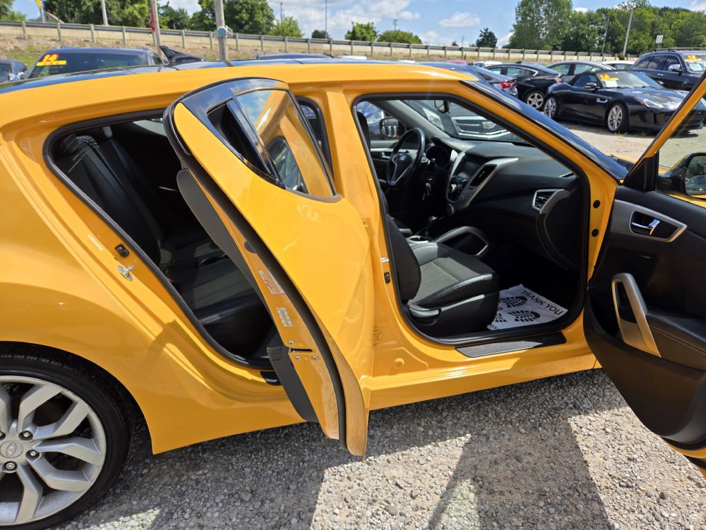 2015 Hyundai Veloster Image 24