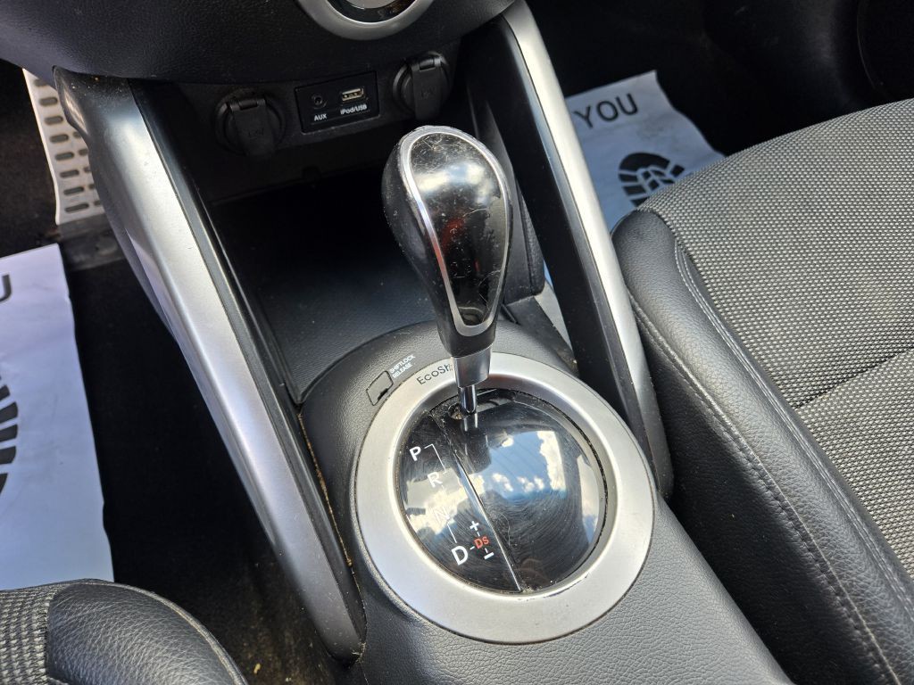 2015 Hyundai Veloster Image 25