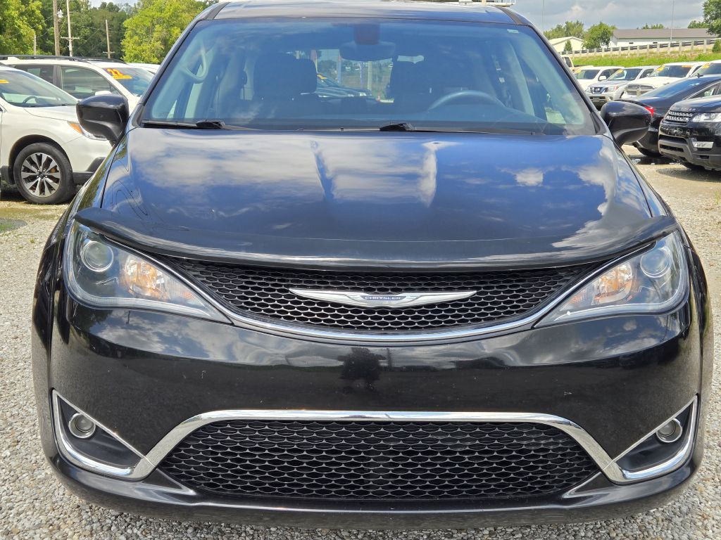 2017 Chrysler Pacifica Image 2