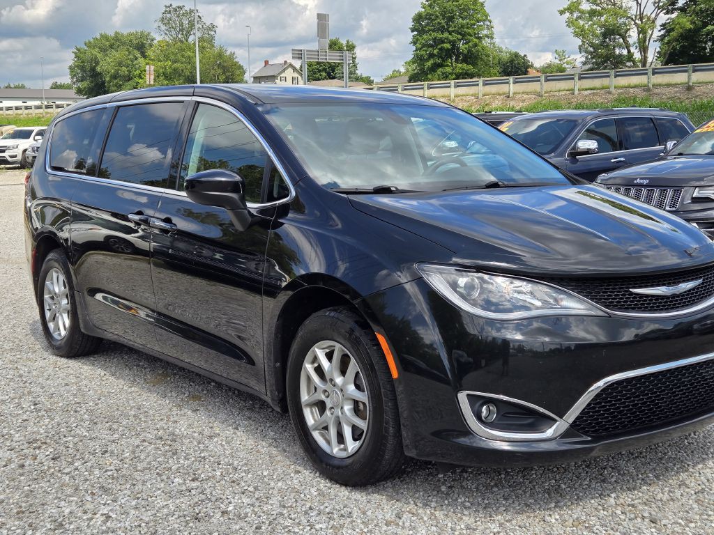 2017 Chrysler Pacifica Image 3