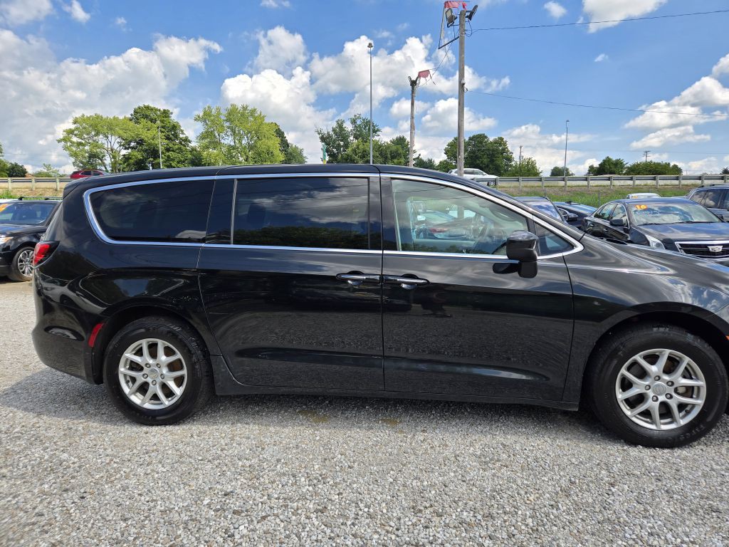 2017 Chrysler Pacifica Image 4
