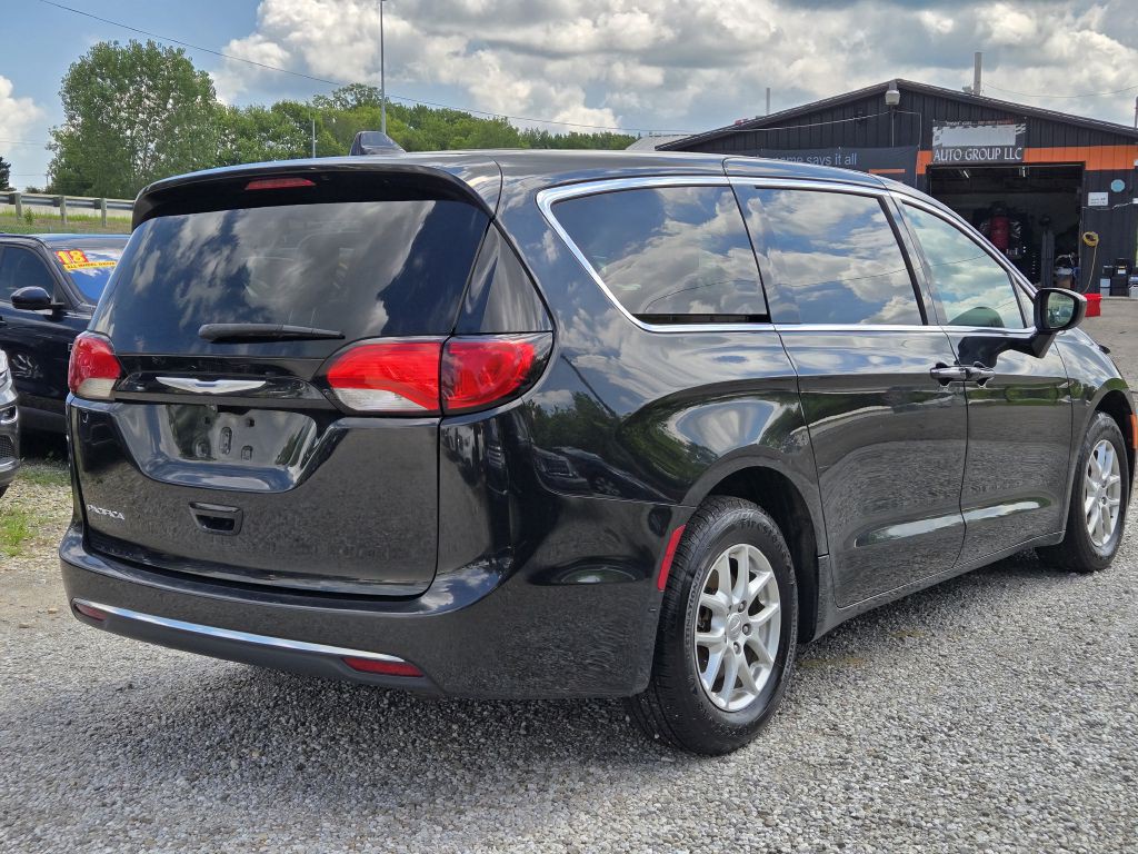 2017 Chrysler Pacifica Image 5
