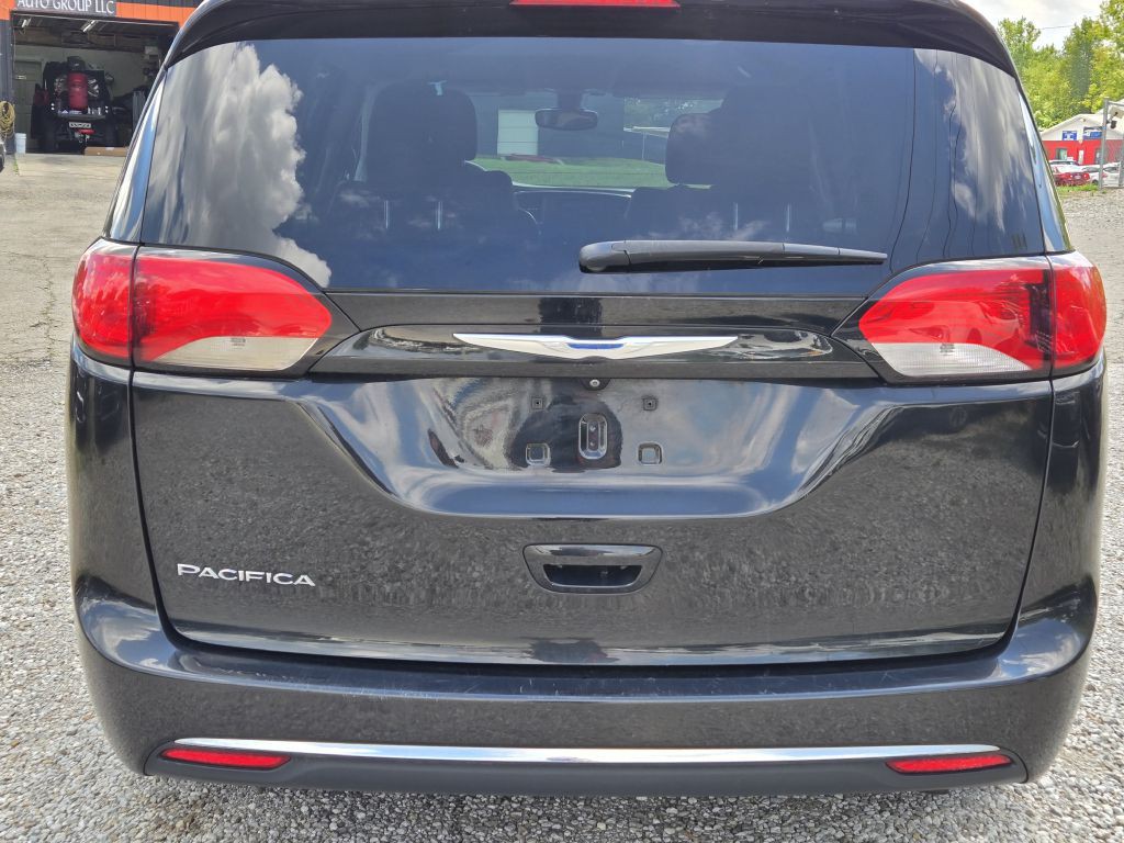 2017 Chrysler Pacifica Image 6