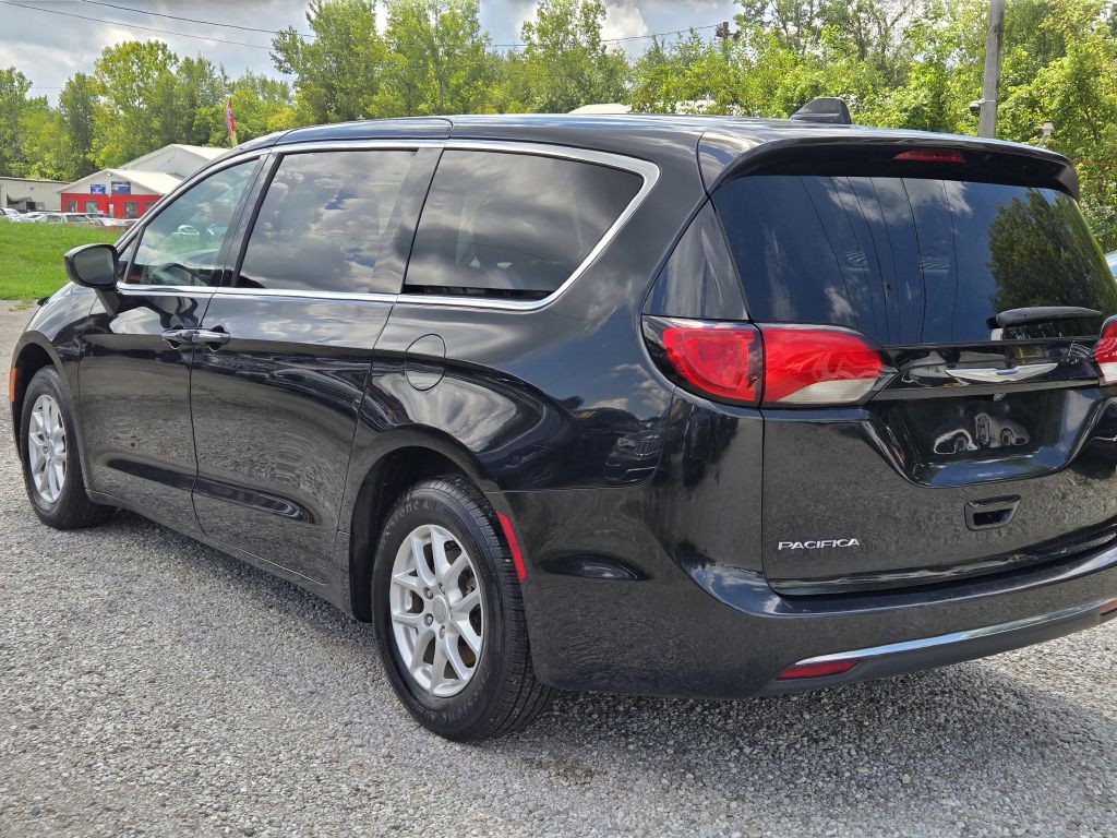 2017 Chrysler Pacifica Image 7