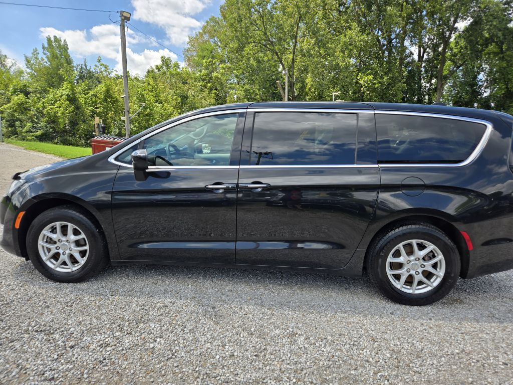 2017 Chrysler Pacifica Image 8