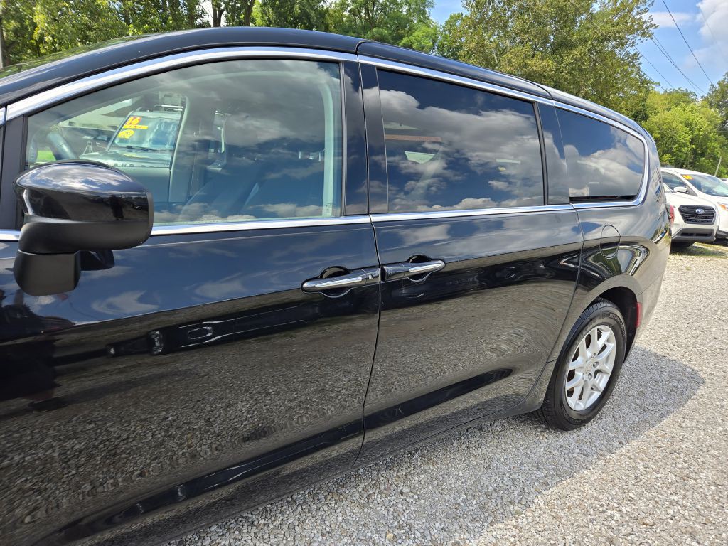 2017 Chrysler Pacifica Image 9