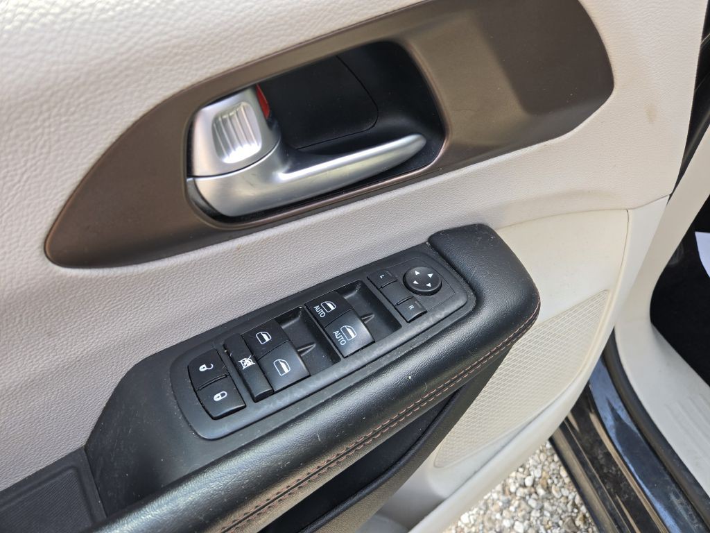 2017 Chrysler Pacifica Image 13