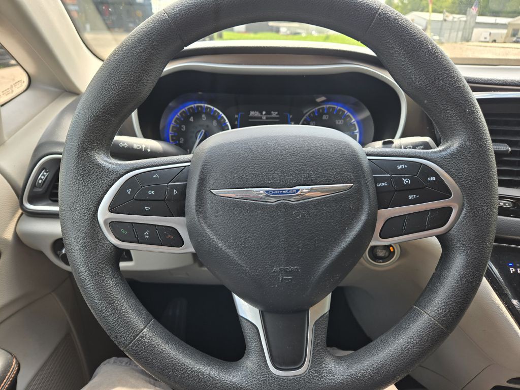 2017 Chrysler Pacifica Image 14