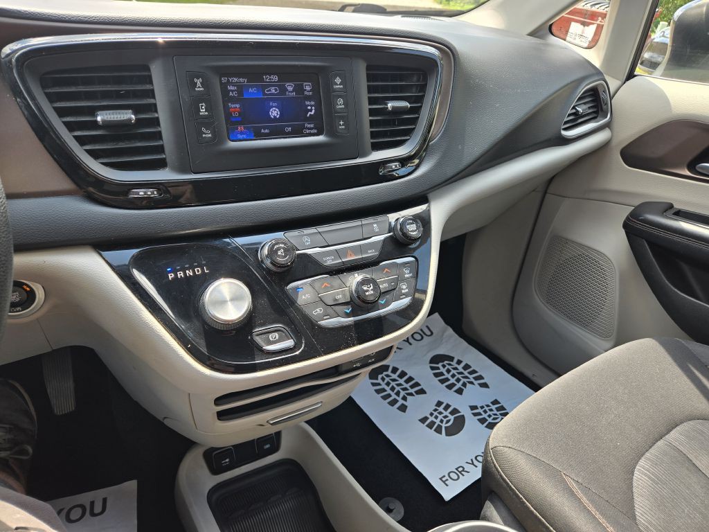 2017 Chrysler Pacifica Image 15