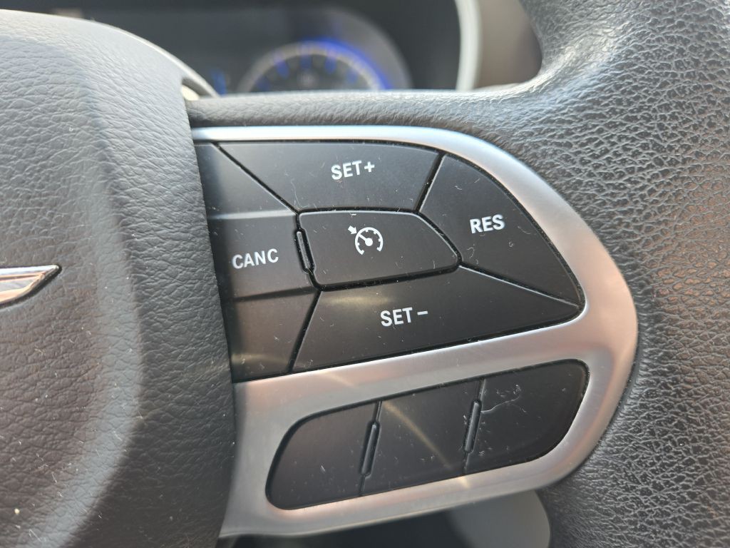 2017 Chrysler Pacifica Image 17