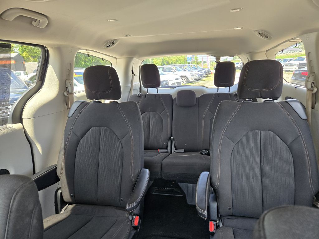 2017 Chrysler Pacifica Image 25