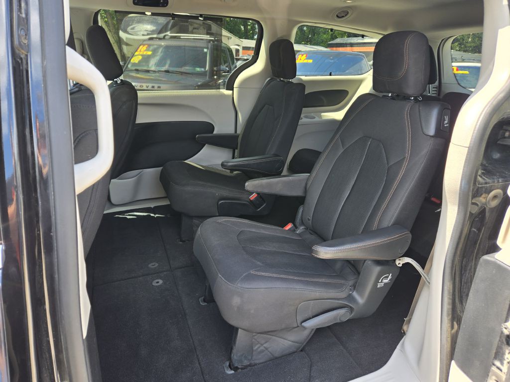 2017 Chrysler Pacifica Image 26