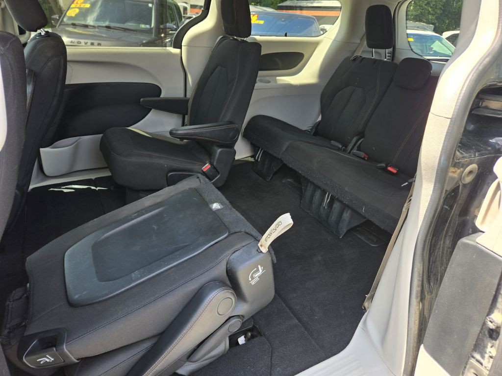 2017 Chrysler Pacifica Image 27