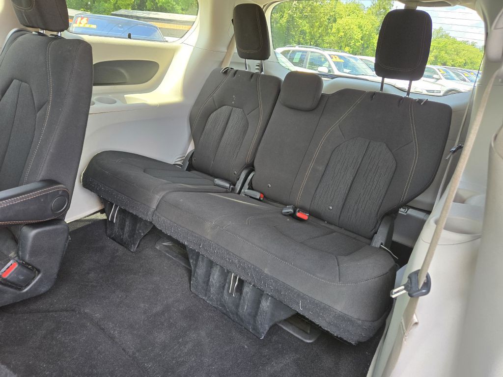 2017 Chrysler Pacifica Image 28