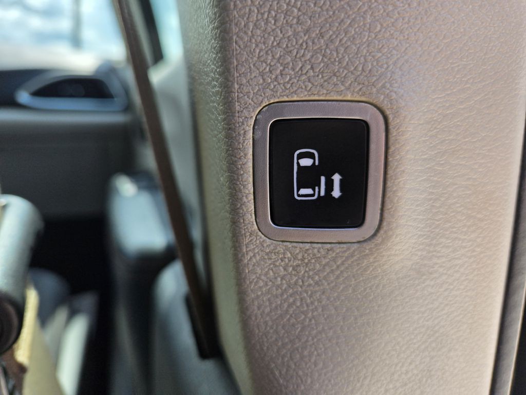 2017 Chrysler Pacifica Image 32