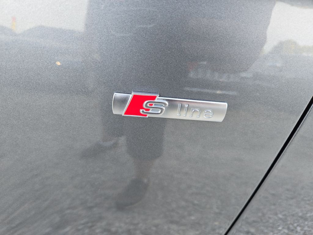 2016 Audi A4 Image 10