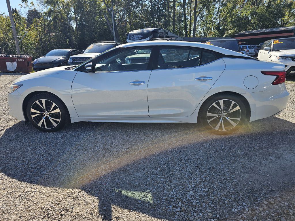 2017 Nissan Maxima Image 2
