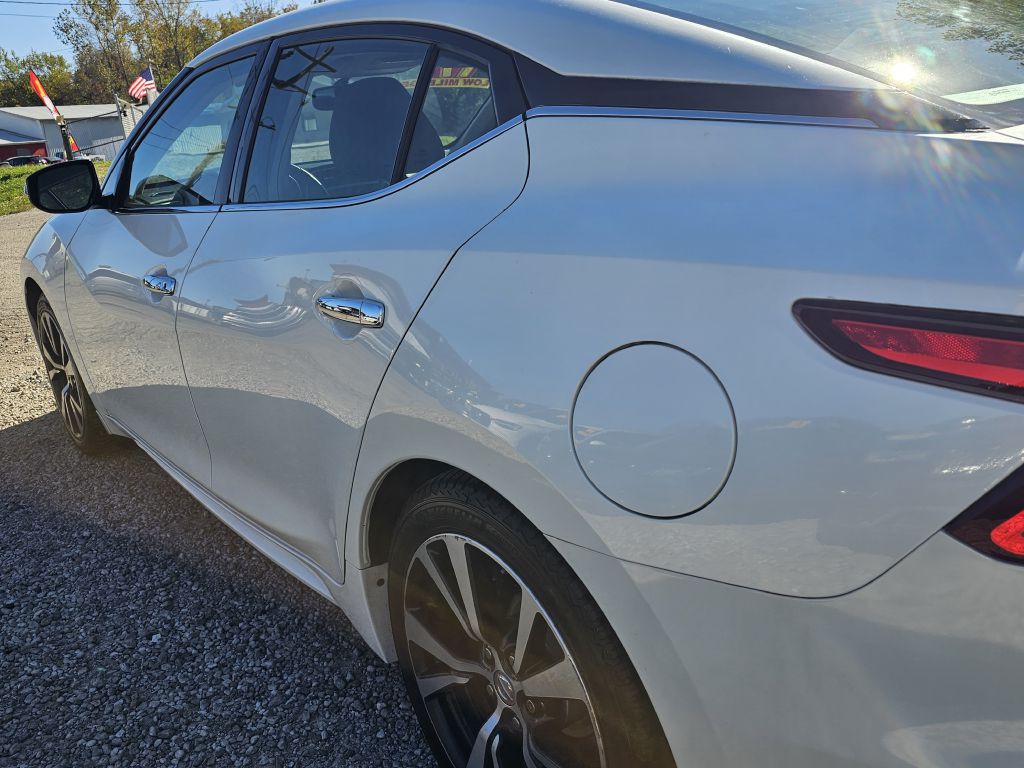 2017 Nissan Maxima Image 10