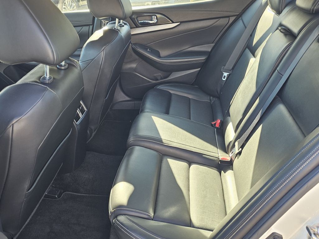 2017 Nissan Maxima Image 14