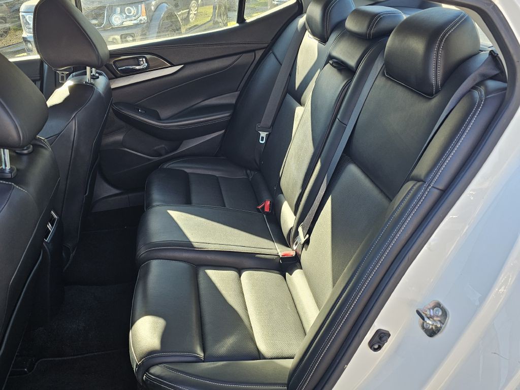 2017 Nissan Maxima Image 15