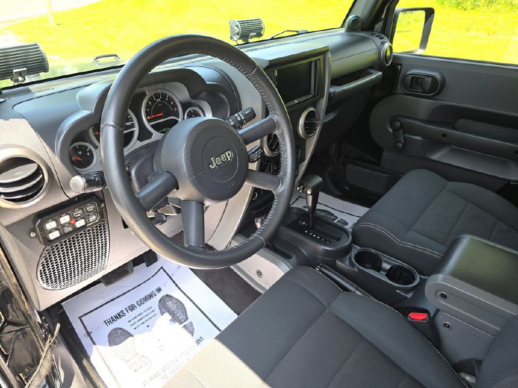 2010 Jeep Wrangler Image 12