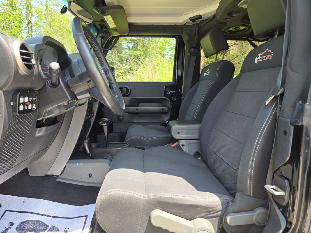 2010 Jeep Wrangler Image 13