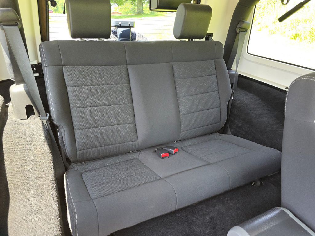 2010 Jeep Wrangler Image 14