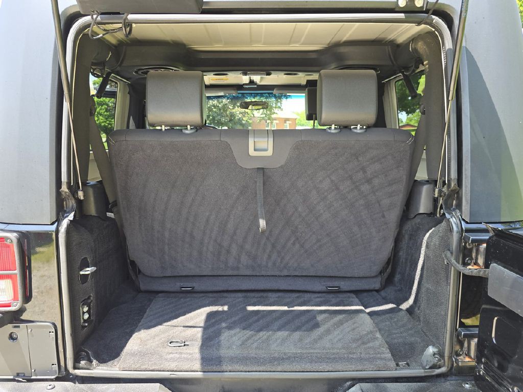 2010 Jeep Wrangler Image 16