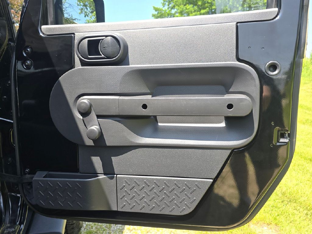 2010 Jeep Wrangler Image 22