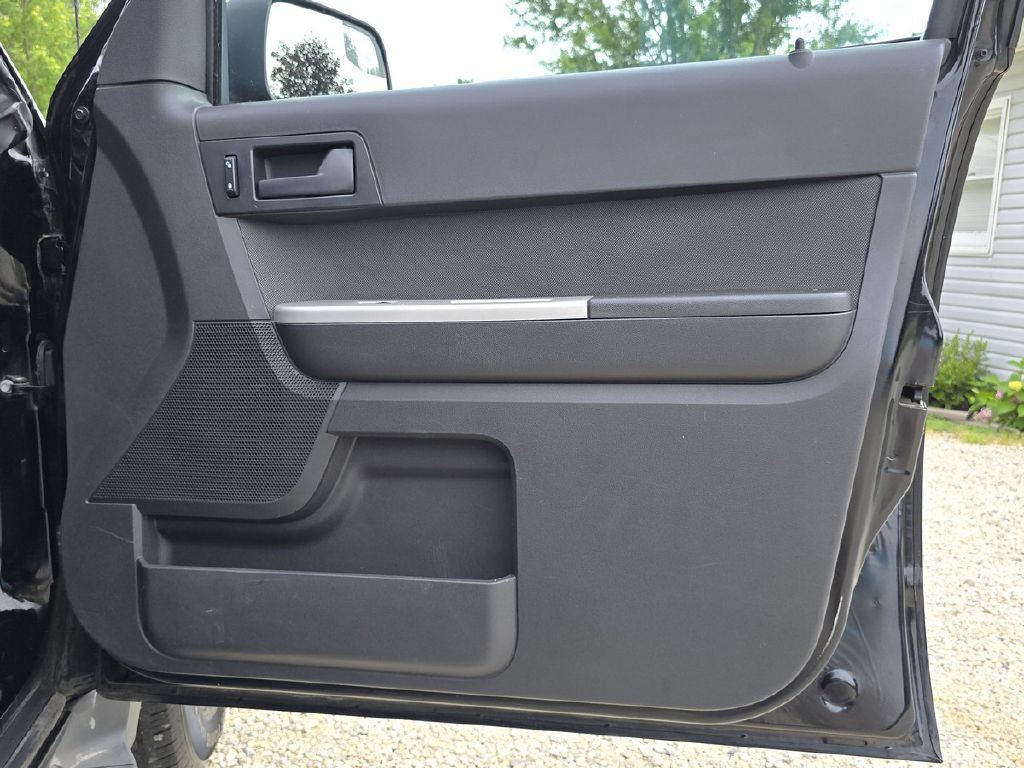 2010 Ford Escape Image 24