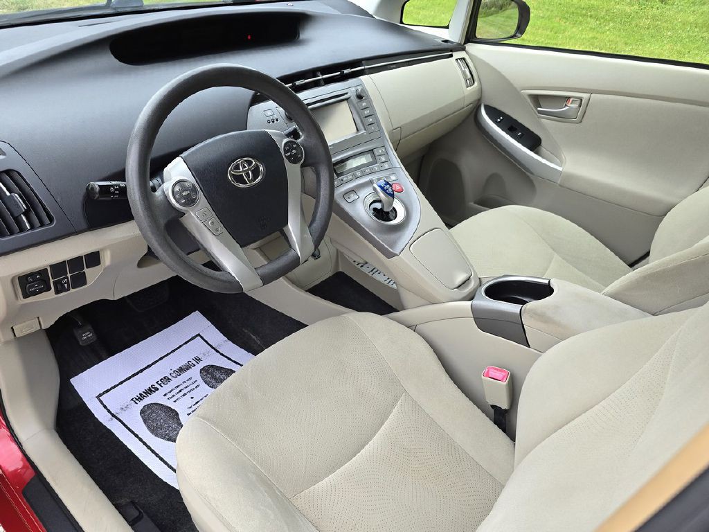 2013 Toyota Prius Image 12