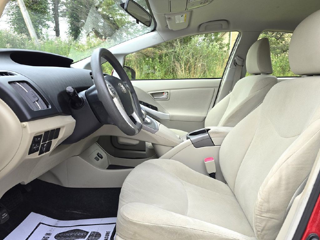 2013 Toyota Prius Image 13