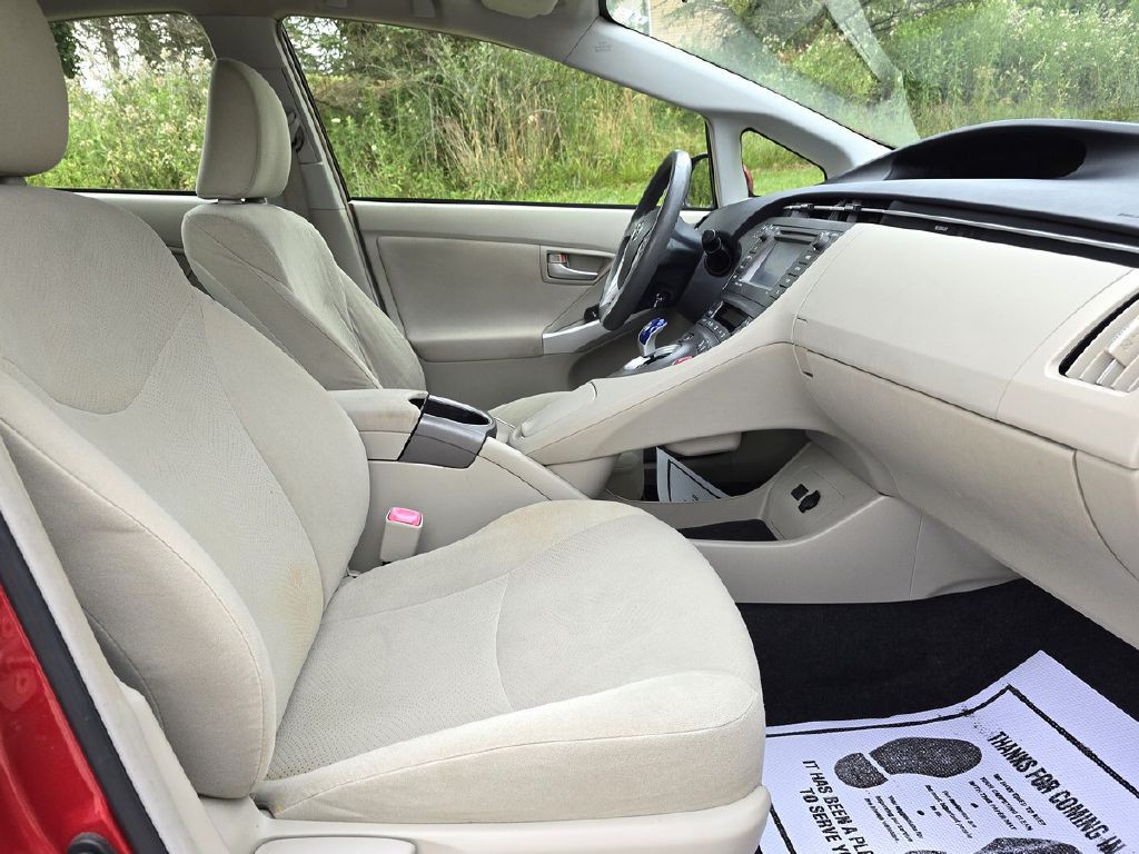 2013 Toyota Prius Image 16