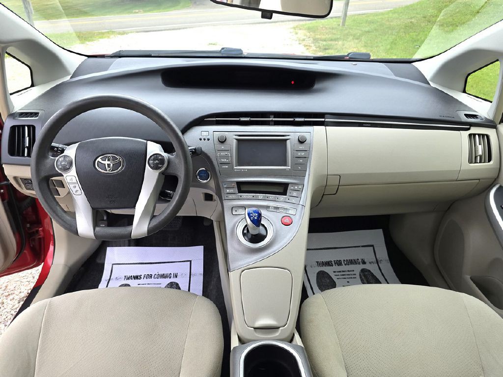 2013 Toyota Prius Image 17
