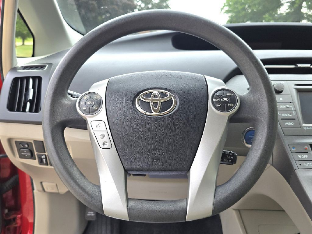 2013 Toyota Prius Image 18