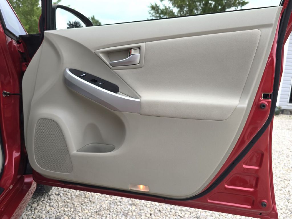2013 Toyota Prius Image 23