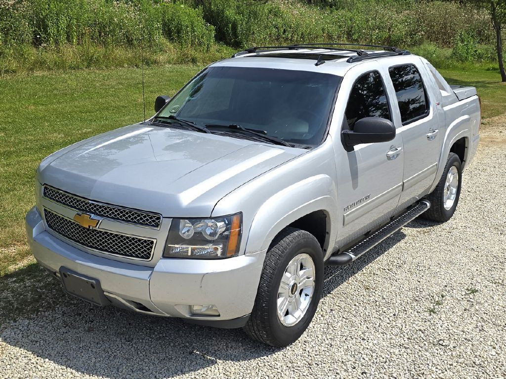 2012 Chevrolet Avalanche Image 1