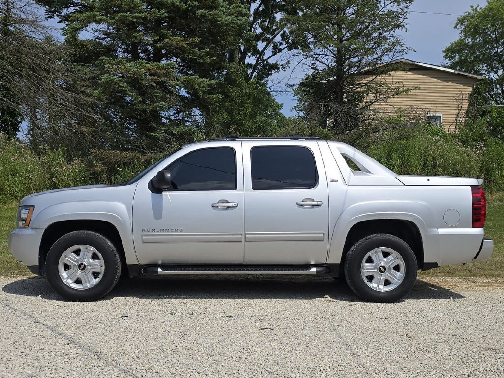2012 Chevrolet Avalanche Image 3