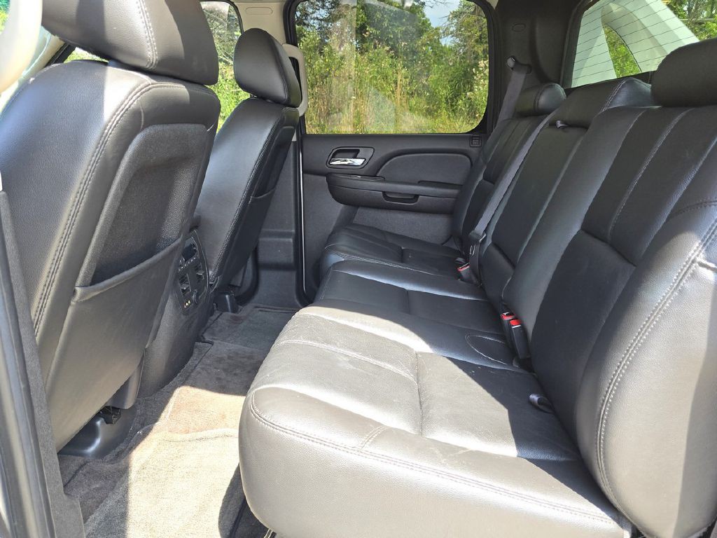 2012 Chevrolet Avalanche Image 11