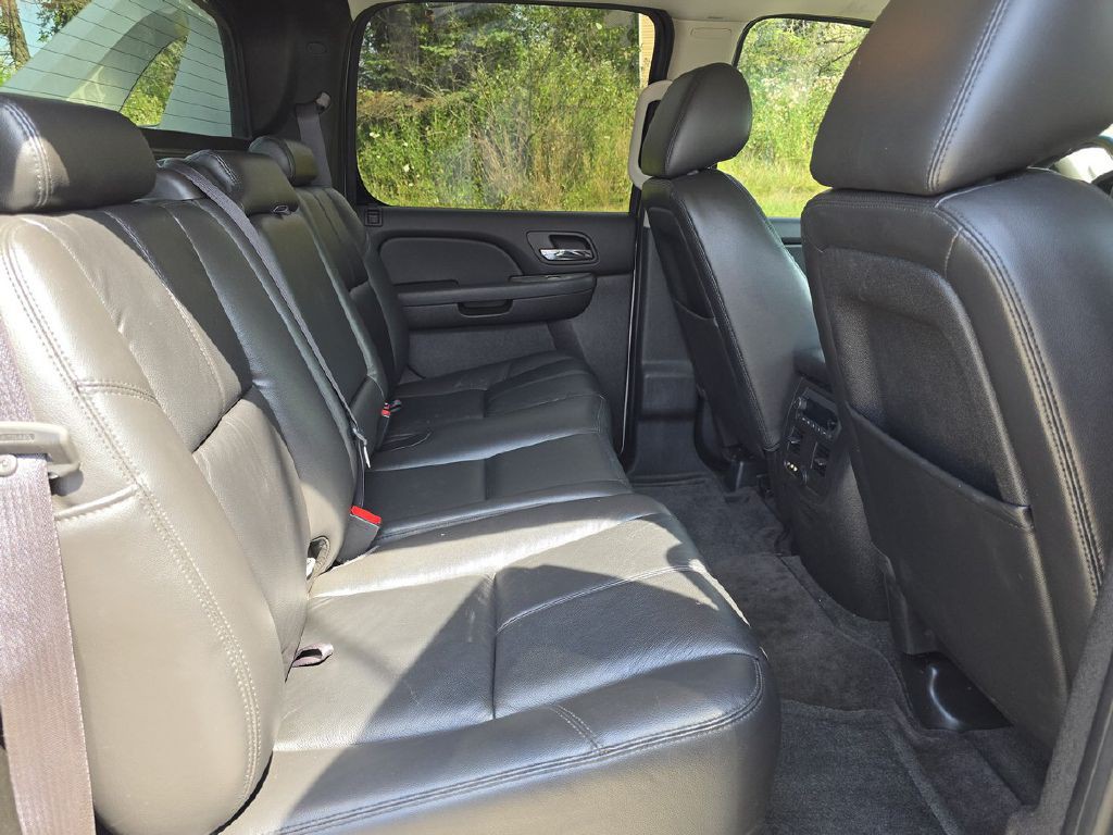 2012 Chevrolet Avalanche Image 12
