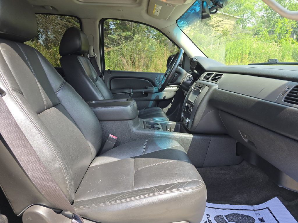 2012 Chevrolet Avalanche Image 13