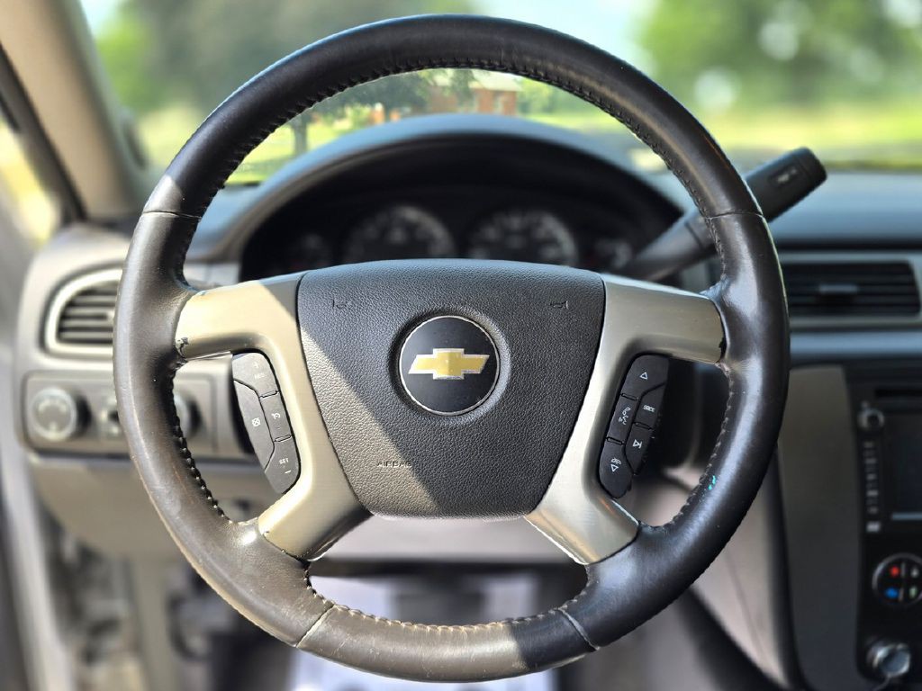 2012 Chevrolet Avalanche Image 16