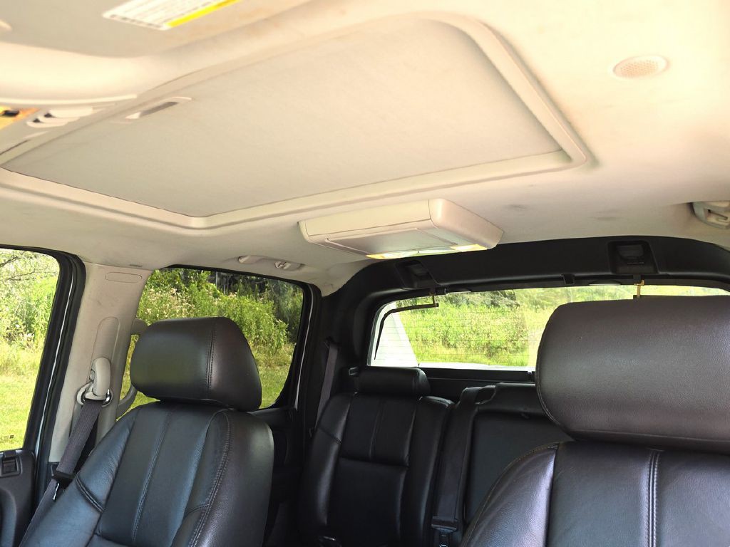2012 Chevrolet Avalanche Image 19