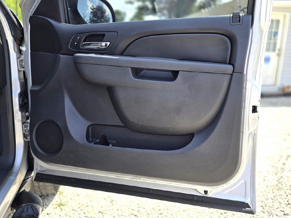 2012 Chevrolet Avalanche Image 21