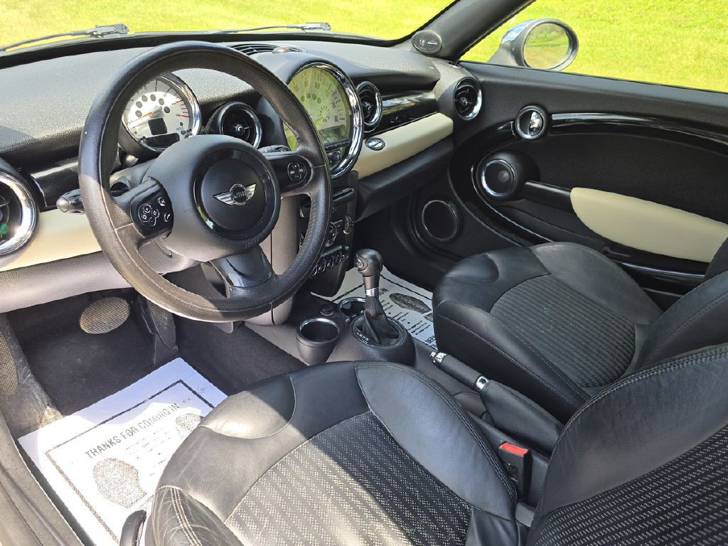 2012 MINI Cooper Image 12