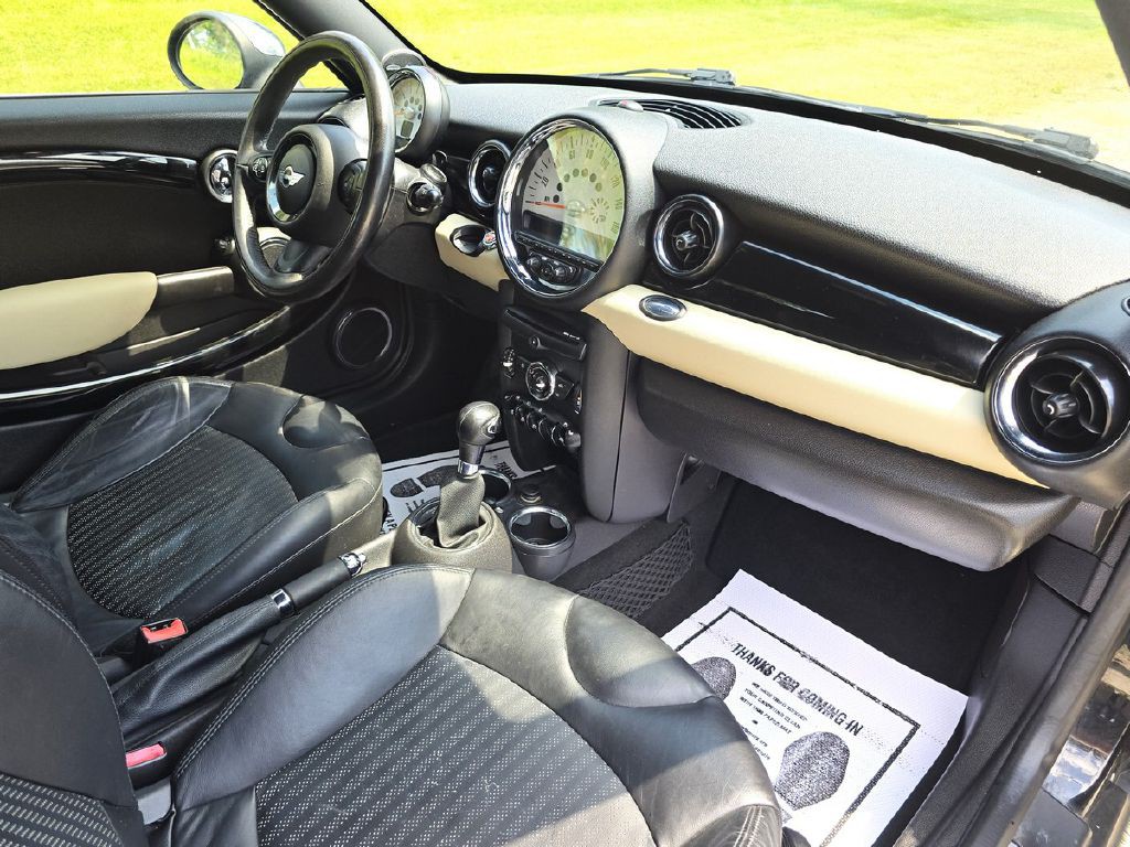 2012 MINI Cooper Image 15
